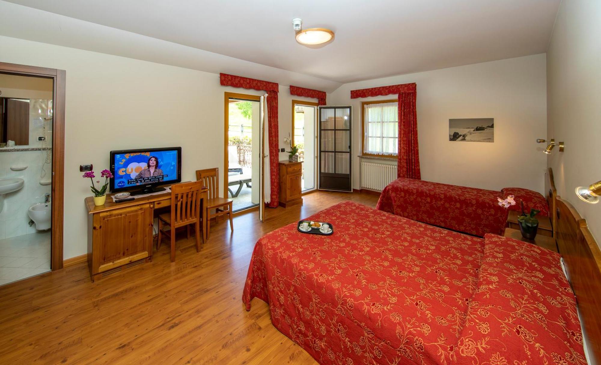 Albergo Edelweiss - Larespa Crodo Bagian luar foto